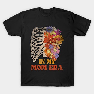 Skeleton rib cage with flower In my mom era T-Shirt